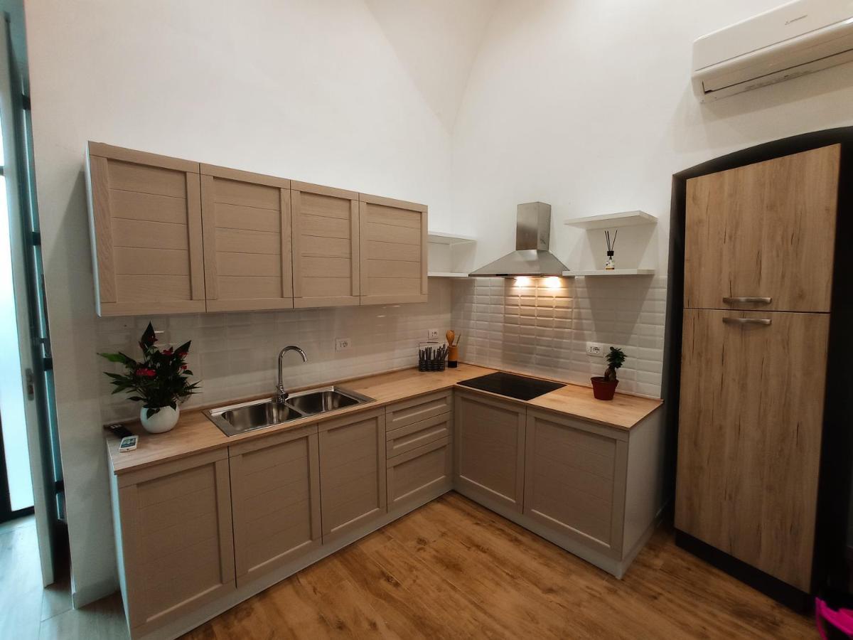 Suites Elifani Marina Trani Exteriör bild