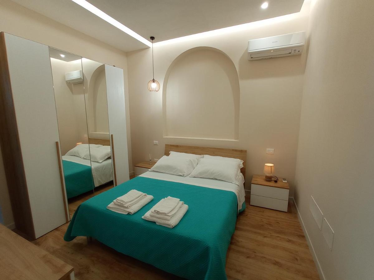 Suites Elifani Marina Trani Exteriör bild