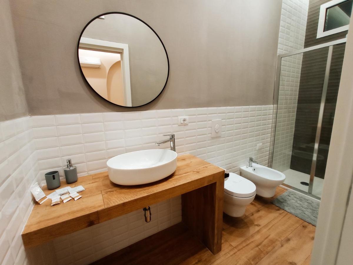 Suites Elifani Marina Trani Exteriör bild